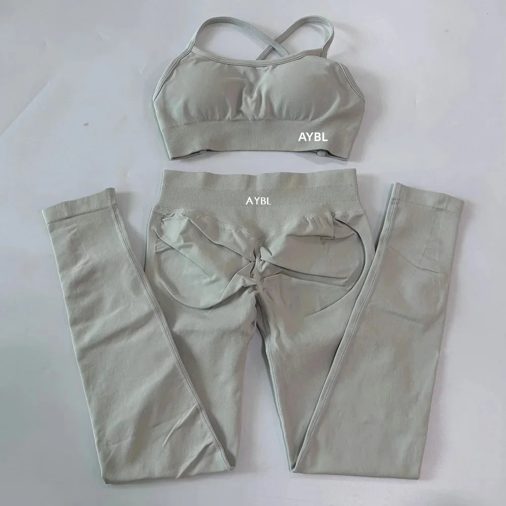 AYBL Yoga Set Nahtloses Yoga-Set 2-teilig Damen Workout Set Scrunch Leggings Rückenfreier Sport-BH Fitness-Top Gym-Hose Kleidung