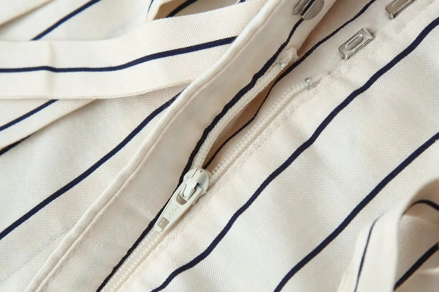 HH Damen Frühling Neue Mode Vintage Vielseitige Beige Gestreifte Puffärmel-Shirt + Hochtaillierte Lockere Plissierte Lässige Lange Hose Set