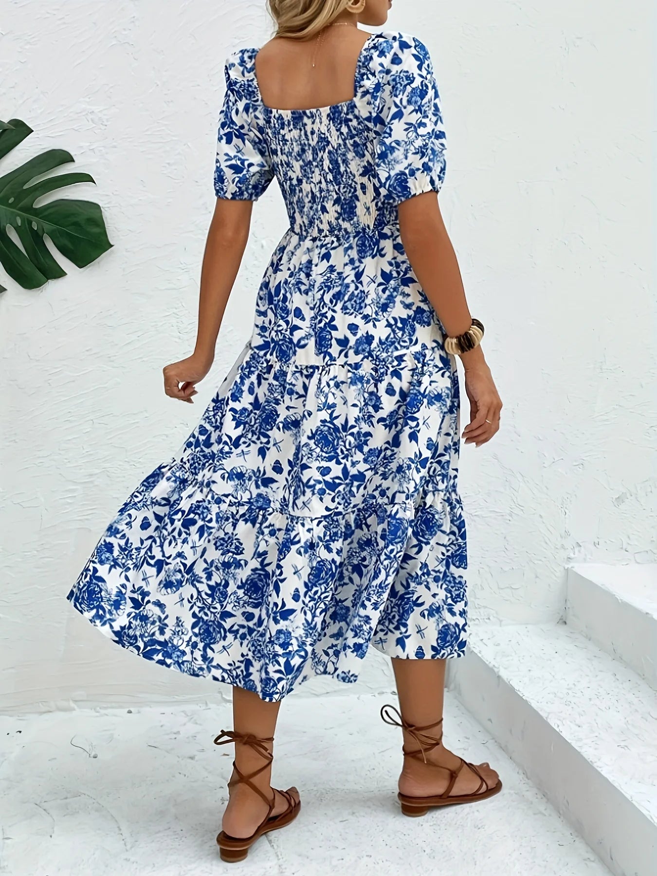 Elegantes Maxikleid mit Blumenmuster und Kragen – Damenmode im eleganten Stil Zweitbild