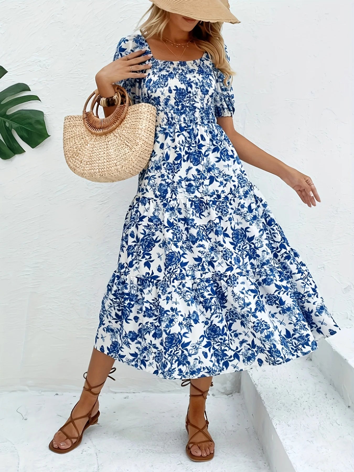 Elegantes Maxikleid mit Blumenmuster und Kragen – Damenmode im eleganten Stil