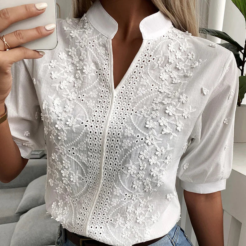Sommer Blumenstickerei Spitzenbluse Mode Damen V-Ausschnitt Freizeitshirt Chic Kurzarm Hohl-Out Oberteile Elegante Blusen 24350
