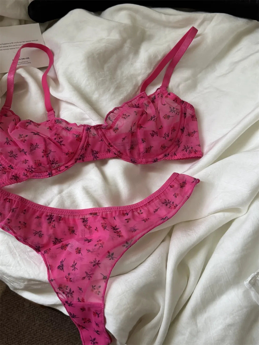 Französisches ultradünnes Dessous-Set, sexy Spitze mit Blumenmuster, BH, modische Damenunterwäsche, atmungsaktive Intim-BHs und Tanga-Sets