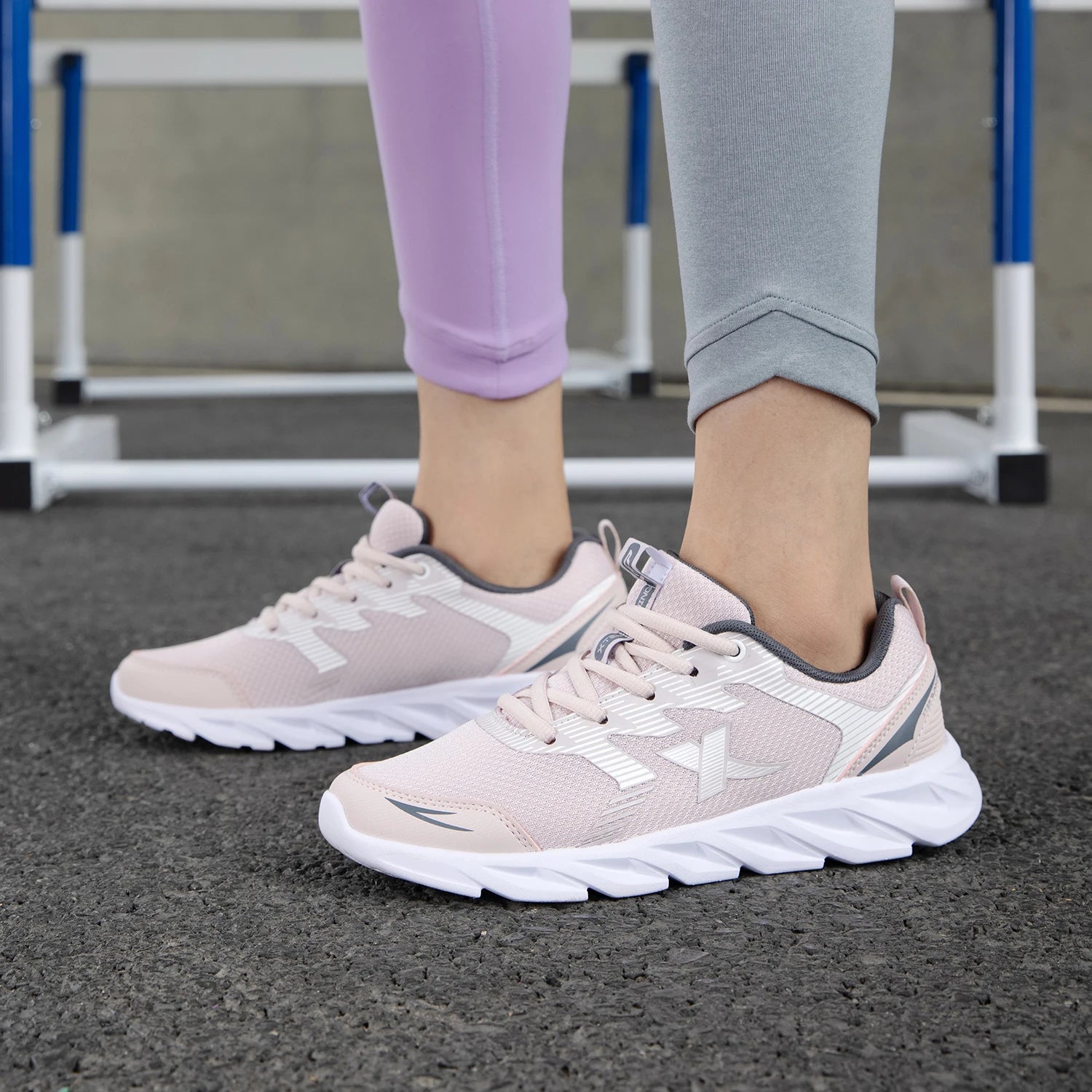 Xtep Damen Laufschuhe Verschleißfeste Freizeit-Sportschuhe Für Damen Winter Tennis Sneaker Damen Weiß 879318110073