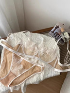 Japanisches Light Luxury Trägerloses Spitzen-BH-Set – Ultraleichter Half-Cup Minimizer aus Sheer Mesh & Spitze, nur noch 50 Sets im Flash Sale
