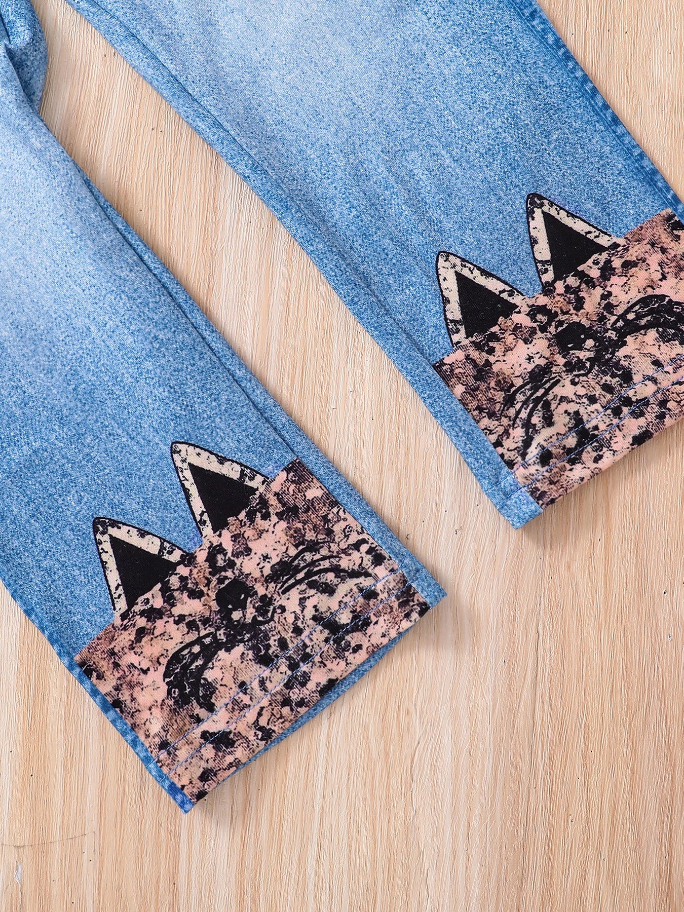 Frühling und Herbst Mädchen Mode süßes 2-teiliges Set mikro-elastisch rosa Rundhals Cartoon Langarm Imitation Jeans Slim-Hose Kl