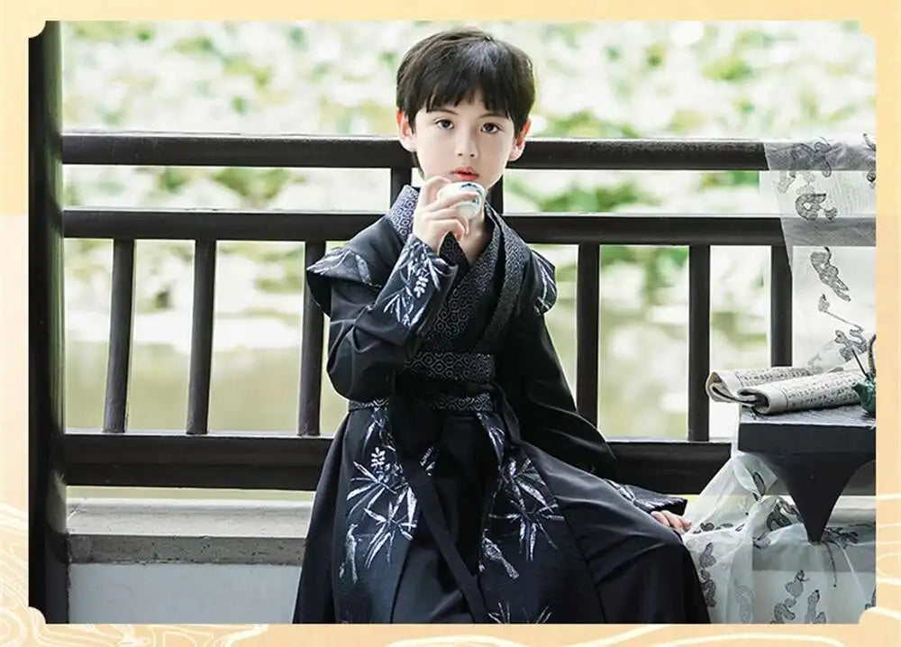 Gut aussehende Jungen Verbesserter Hanfu Orientalischer chinesischer Stil High-End Tang Anzug Kinderauftritt Schwertkämpfer Traditionelles altes Kostüm