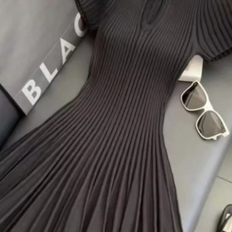 Neues schwarzes Strickkleid Modischer eleganter Stil, der einen göttlichen Charme ausstrahlt – figurbetontes Kleid mit Taillierung