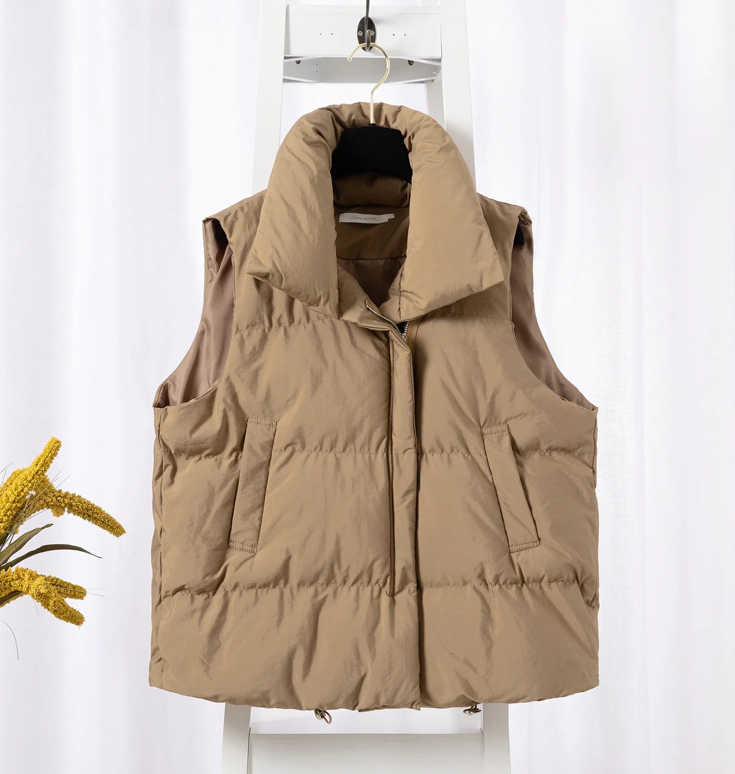 Damenmode Herbst Neu 2024 Stehkragen Elegante Daunenmäntel Warme Oberbekleidung Freizeitgürtel Ärmellose Winter Damenwesten Jacken