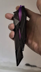 Taktischer Shooter faltbares Schmetterlingsmesser – 3D graviertes Sammlerstück tragbares Nahkampf-Ausrüstungsstück für Cosplay/Gaming-Zubehör Geschenke