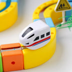 Magnetische elektrische Eisenbahnlokomotive Holzschiene Slot Diecast Eisenbahn mit zwei Waggons Holzzug Kinderspielzeug Biro Schiene