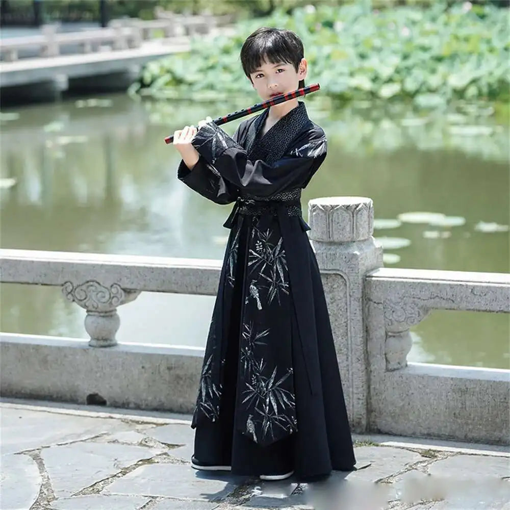 Gut aussehende Jungen Verbesserter Hanfu Orientalischer chinesischer Stil High-End Tang Anzug Kinderauftritt Schwertkämpfer Traditionelles altes Kostüm