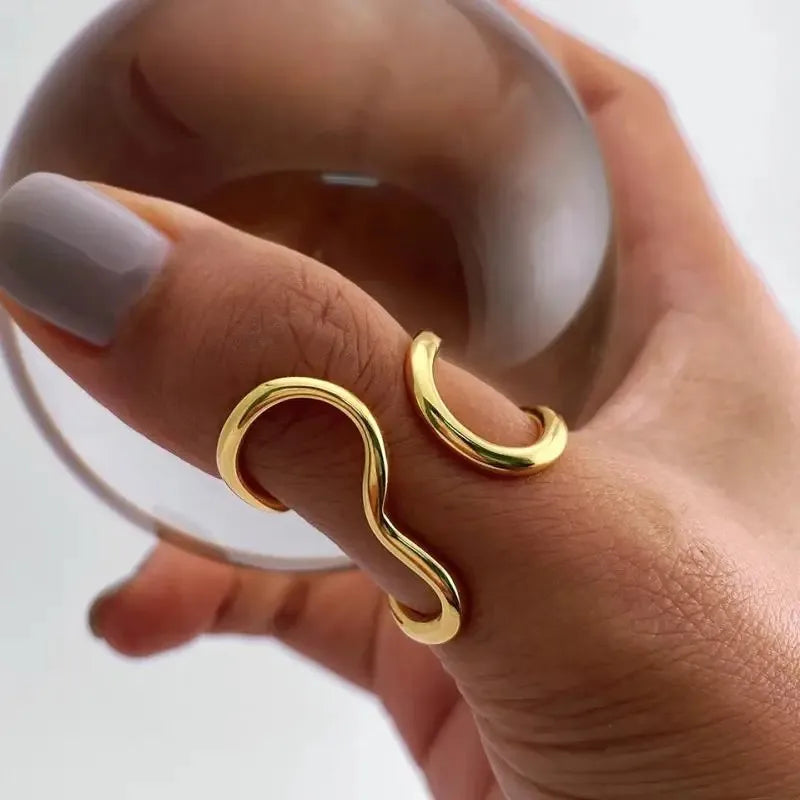 LATS Edelstahl Goldfarbene Ringe für Damen und Herren 2024 Farbecht Beliebte Party Personalisierte Überzogene Charms Schmuck Geschenke Hauptbild