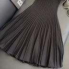 Neues schwarzes Strickkleid Modischer eleganter Stil, der einen göttlichen Charme ausstrahlt – figurbetontes Kleid mit Taillierung