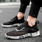 Sommer Herren Schwarze Hohl-Mesh-Sneaker Mode Atmungsaktive Leichte Freizeit-Gehschuhe Bedruckte Sohle Outdoor-Sport-Schuhe
