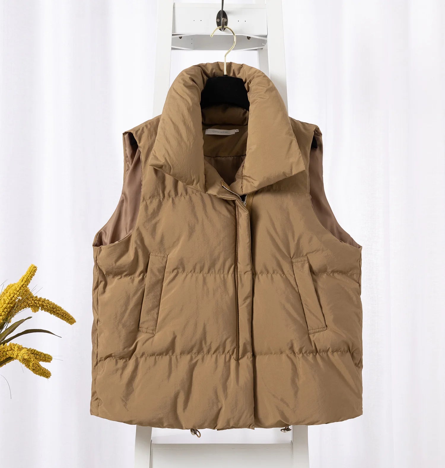 Damenmode Herbst Neu 2024 Stehkragen Elegante Daunenmäntel Warme Oberbekleidung Freizeitgürtel Ärmellose Winter Damenwesten Jacken