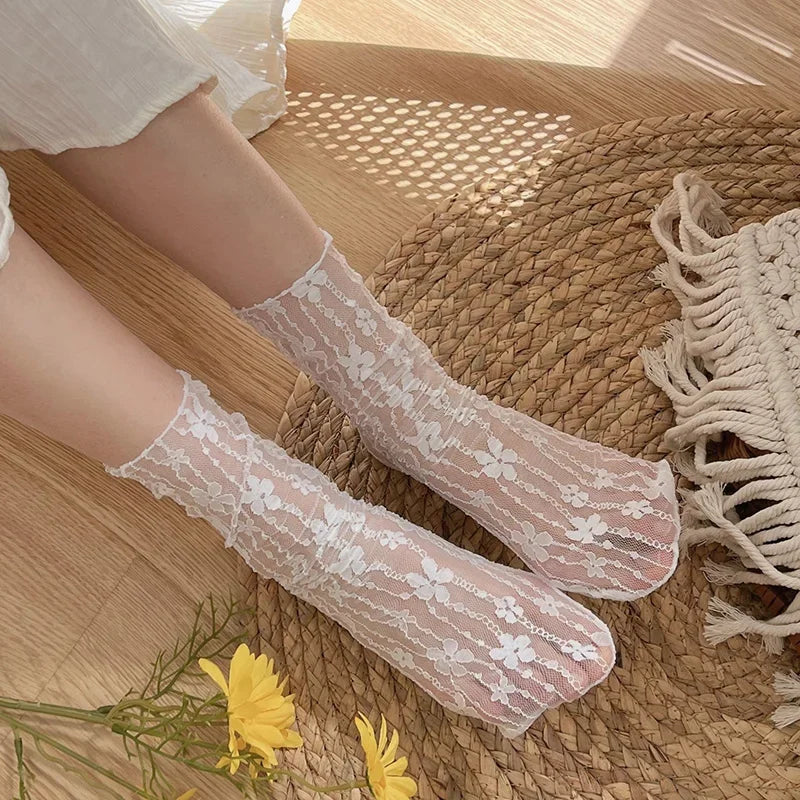 Damen Harajuku Kawaii Atmungsaktive Transparente Blumen-Spitzensocken Süße Mesh-Fischnetzsocken Weiche Lustige Socken Strumpfwaren