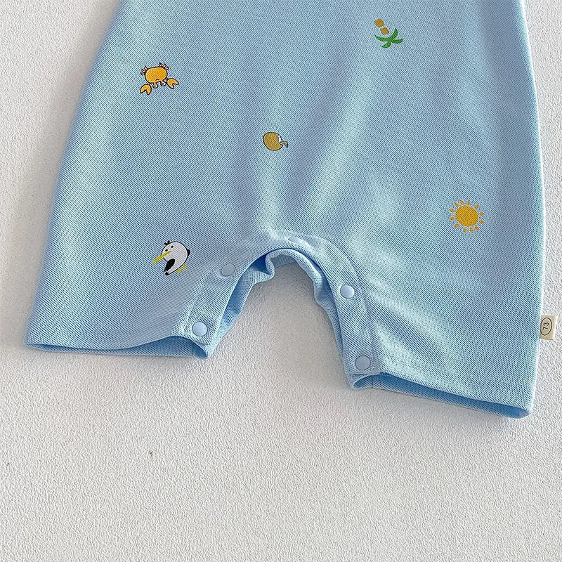 2026 Neue Sommer-Babykleidung 0-2 Jahre Cartoon-Print Ärmelloser Polo-Strampler Atmungsaktives Mesh-Gewebe mit Knopfleiste und Druckknopfverschluss