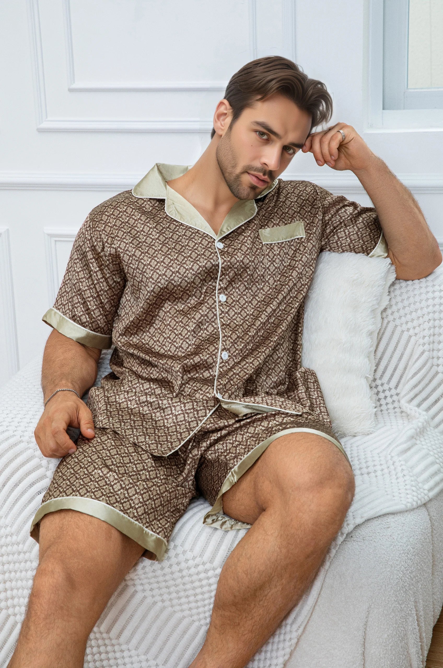 Herren Vintage Bedrucktes Satin-Pyjama-Set, Kurzarm-Knopfleistenhemd & Shorts, Freizeit-Loungewear-Set Pyjama für Herren Hauptbild