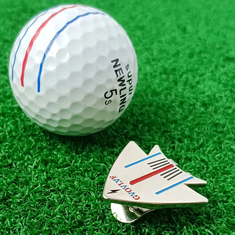 1 Stück Golf Putting Ausrichtung Zielwerkzeug Ballmarker mit magnetischem Hutclip Flugzeugmuster, Golf Trainingszubehör, für Golfer