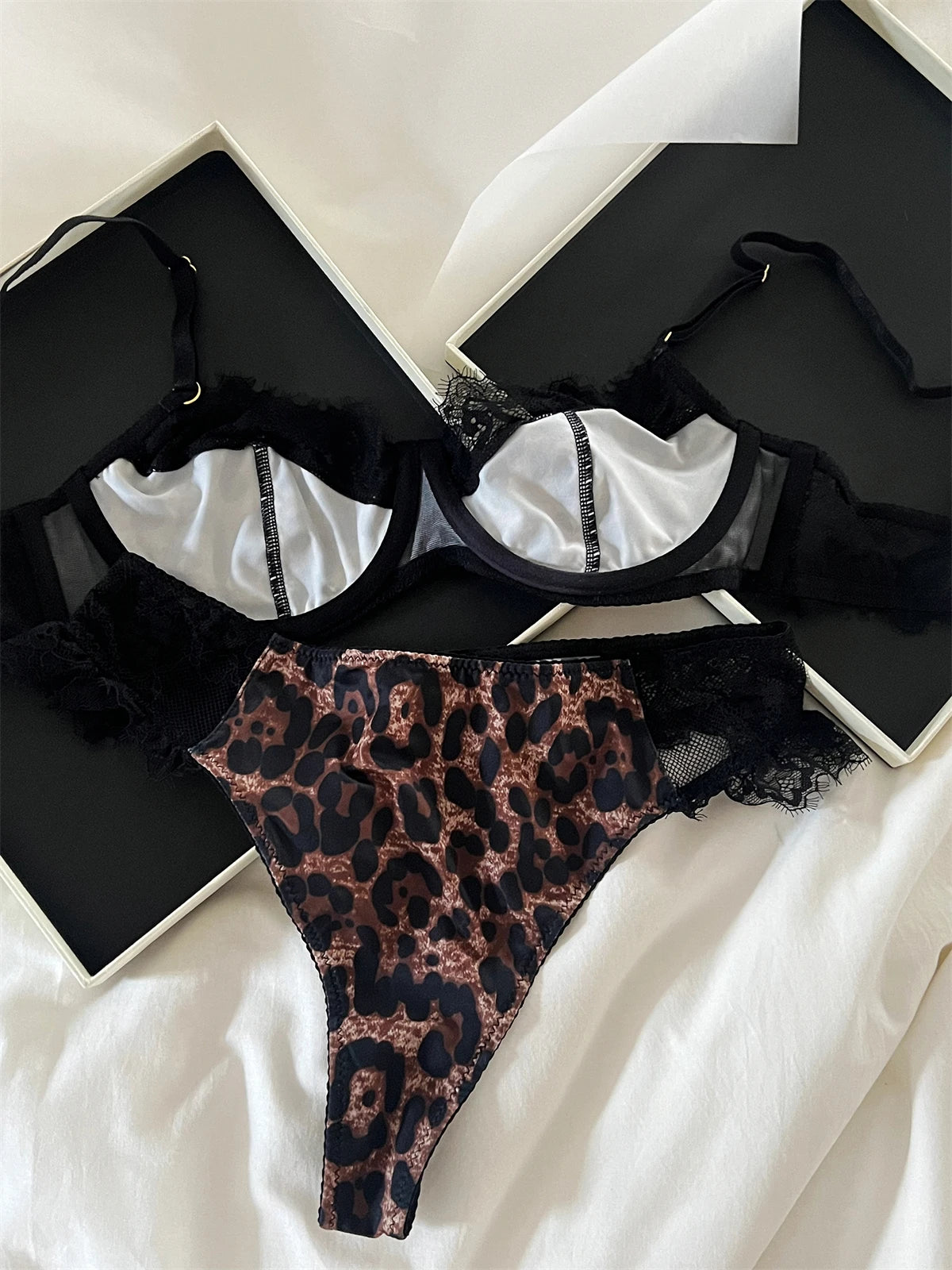 Französisches Unterwäsche-Set Leopard Sexy Stahlring-Spitze Triangel-BH-Slip-Anzüge Vintage Fashion Push-Up-Dessous Ins Bodycon