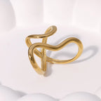 LATS Edelstahl Goldfarbene Ringe für Damen und Herren 2024 Farbecht Beliebte Party Personalisierte Überzogene Charms Schmuck Geschenke