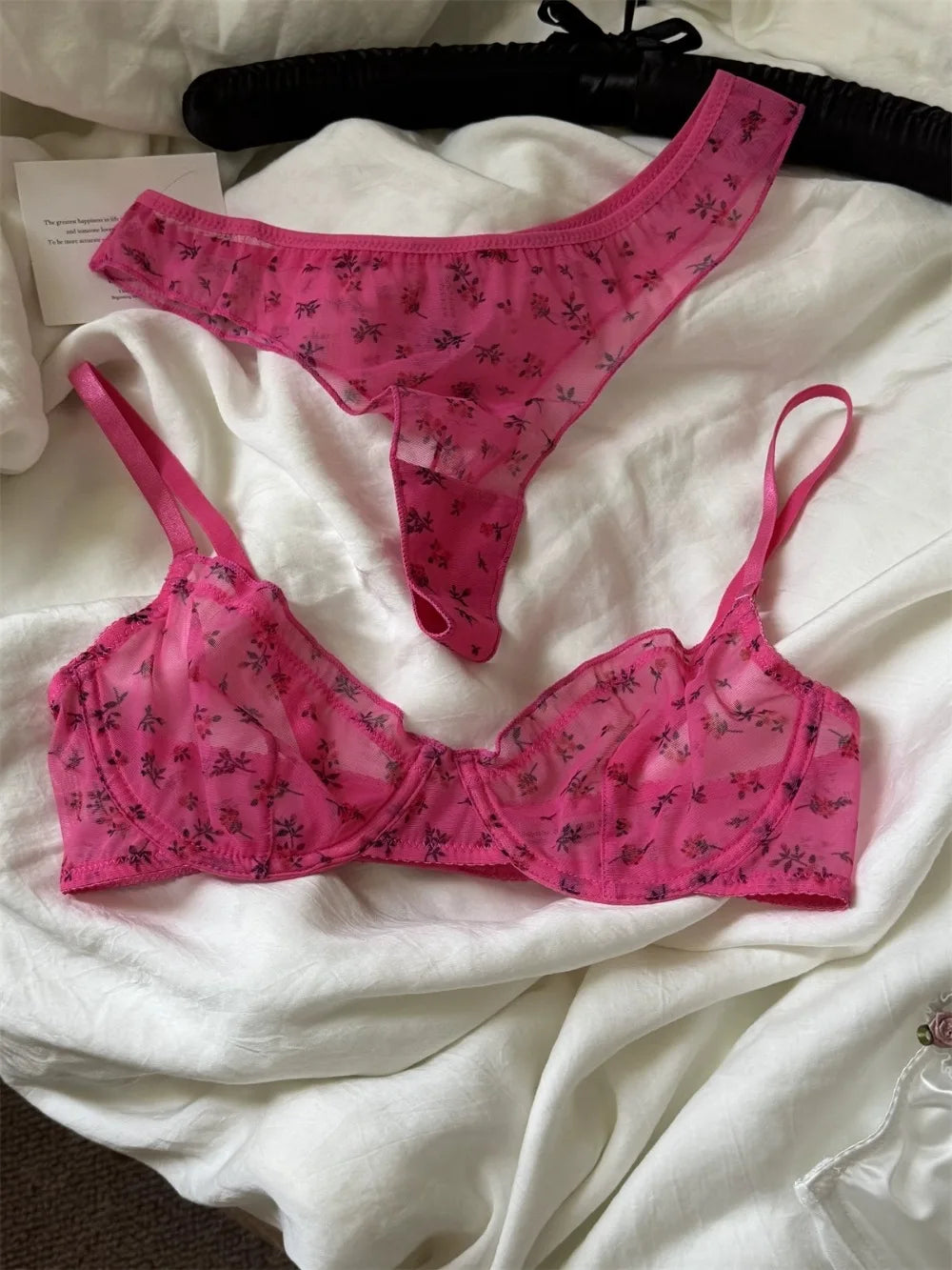 Französisches ultradünnes Dessous-Set, sexy Spitze mit Blumenmuster, BH, modische Damenunterwäsche, atmungsaktive Intim-BHs und Tanga-Sets