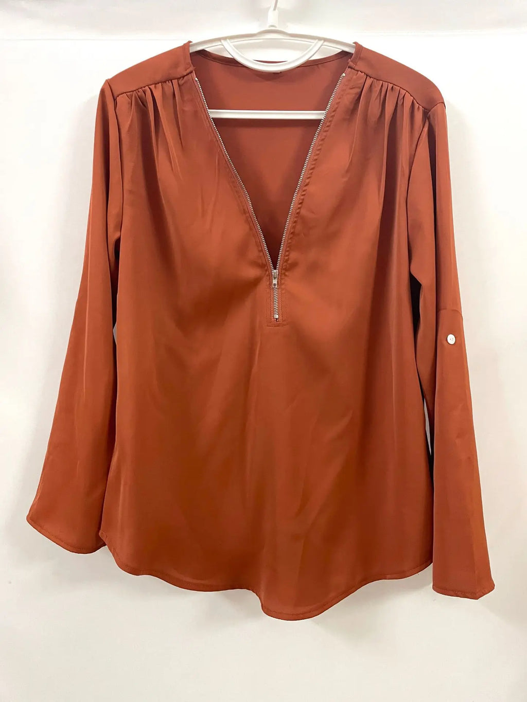 2024 Qualität Heißer Verkauf Plus Size Tiefer V-Ausschnitt Damenbluse Chiffon Coole lockere Hemd Mode Freizeit Damen Tops Sexy Reißverschluss Pullover