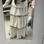 Koreanische Mode Elegantes beiges Polka-Dot-Damen-Set Langarm-Ein-Knopf-Oberteil Hohe Taille A-Linie Rüschen-Stufenrock 2-teilig