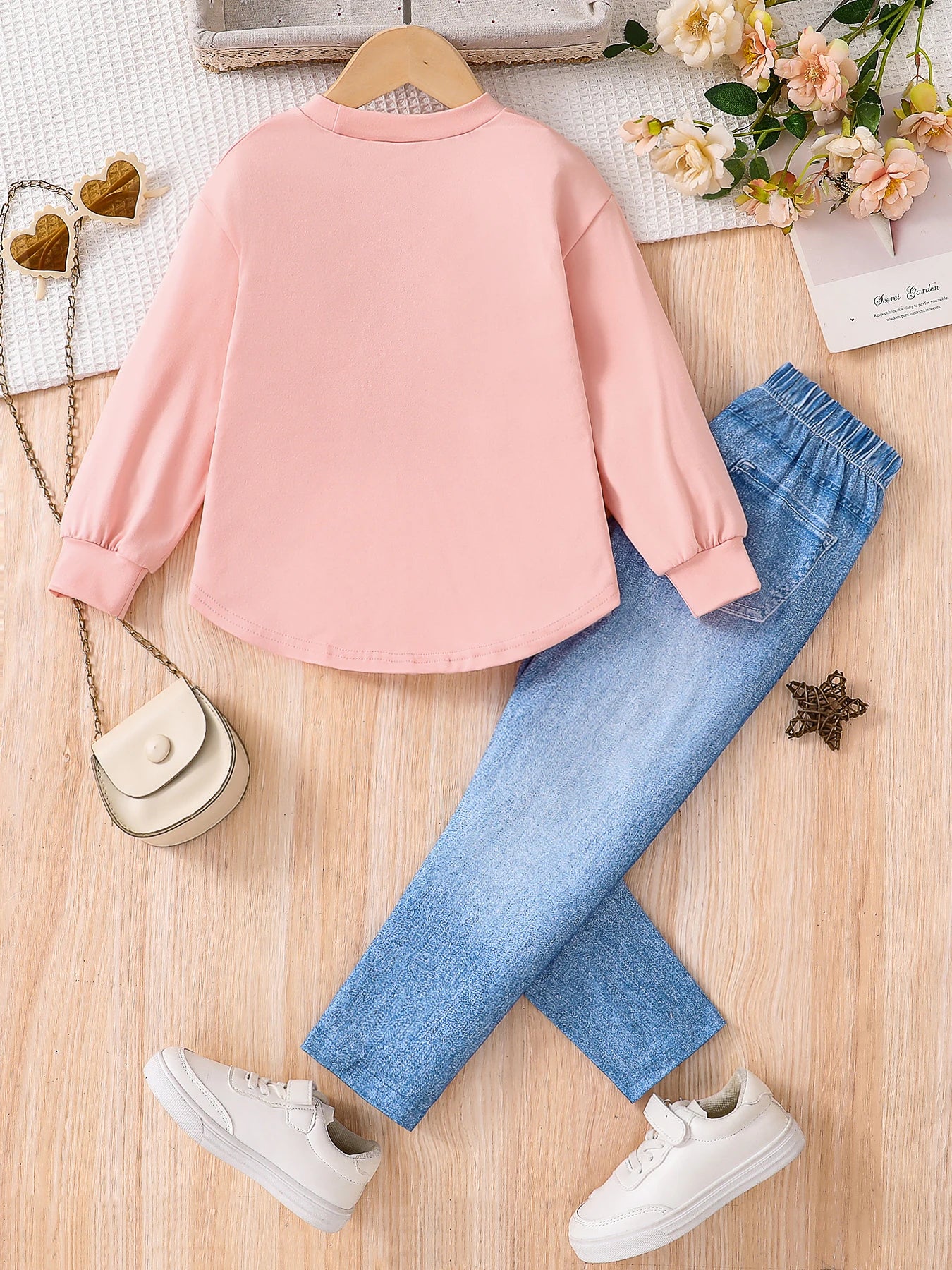 Frühling und Herbst Mädchen Mode süßes 2-teiliges Set mikro-elastisch rosa Rundhals Cartoon Langarm Imitation Jeans Slim-Hose Kl