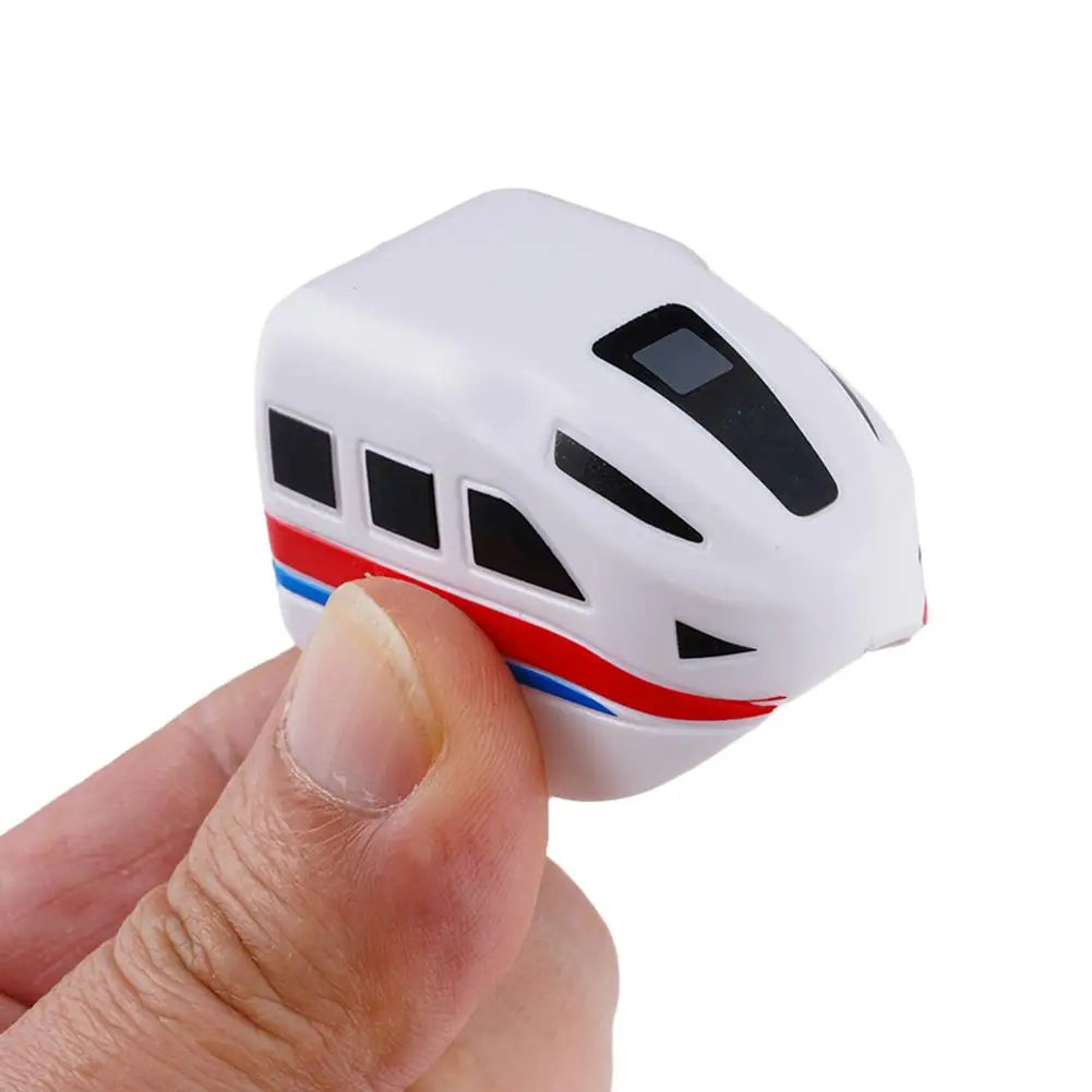 Magnetische elektrische Eisenbahnlokomotive Holzschiene Slot Diecast Eisenbahn mit zwei Waggons Holzzug Kinderspielzeug Biro Schiene