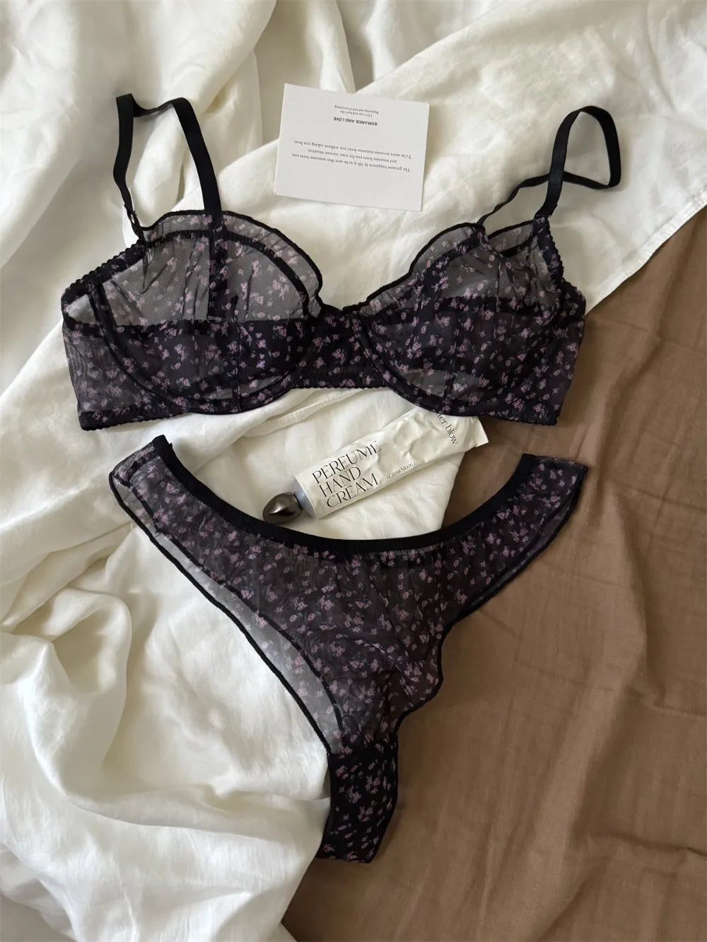Französisches ultradünnes Dessous-Set, sexy Spitze mit Blumenmuster, BH, modische Damenunterwäsche, atmungsaktive Intim-BHs und Tanga-Sets