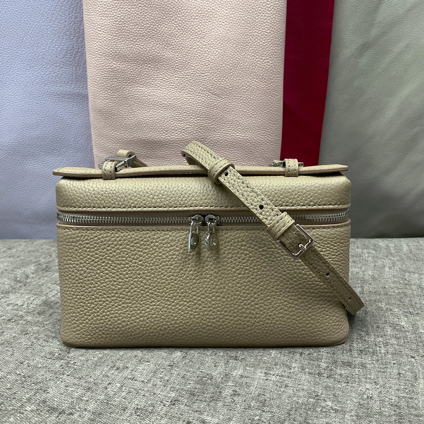 Neue Handtasche aus echtem Leder LP19 für Mobiltelefone für Damen. Exklusiv für Damen, mit luxuriösem Design und kompakter und exquisiter Optik.