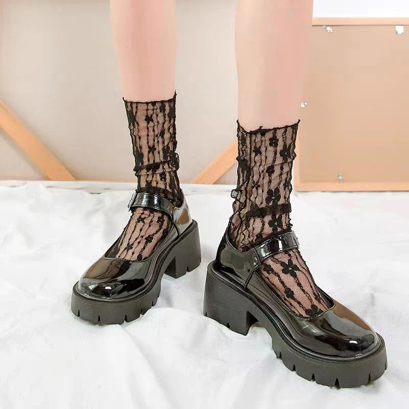 Damen Harajuku Kawaii Atmungsaktive Transparente Blumen-Spitzensocken Süße Mesh-Fischnetzsocken Weiche Lustige Socken Strumpfwaren