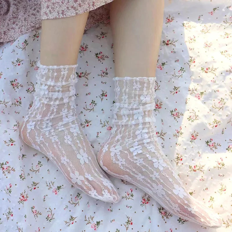 Damen Harajuku Kawaii Atmungsaktive Transparente Blumen-Spitzensocken Süße Mesh-Fischnetzsocken Weiche Lustige Socken Strumpfwaren