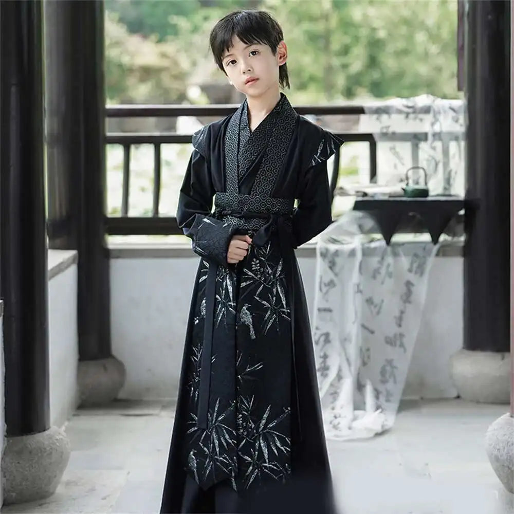 Gut aussehende Jungen Verbesserter Hanfu Orientalischer chinesischer Stil High-End Tang Anzug Kinderauftritt Schwertkämpfer Traditionelles altes Kostüm