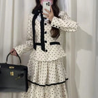 Koreanische Mode Elegantes beiges Polka-Dot-Damen-Set Langarm-Ein-Knopf-Oberteil Hohe Taille A-Linie Rüschen-Stufenrock 2-teilig