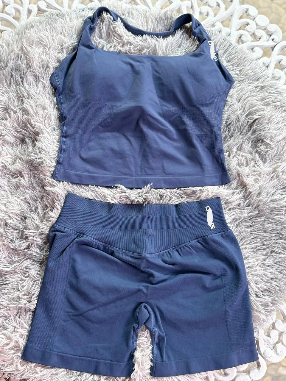 Yoga Outfits Damen 2-teiliges Sport-Set DFNNYE Impact Halfter Neck Neckholder Rückenfrei Oberteil Nahtlose Scrunch Shorts Fitness-Workout-Sportanzug