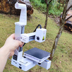 EasyThreed 3D-Drucker Einsteigermodell, kompatibel mit PLA- und TPU-1,75-mm-Filament, inklusive Netzadapter.