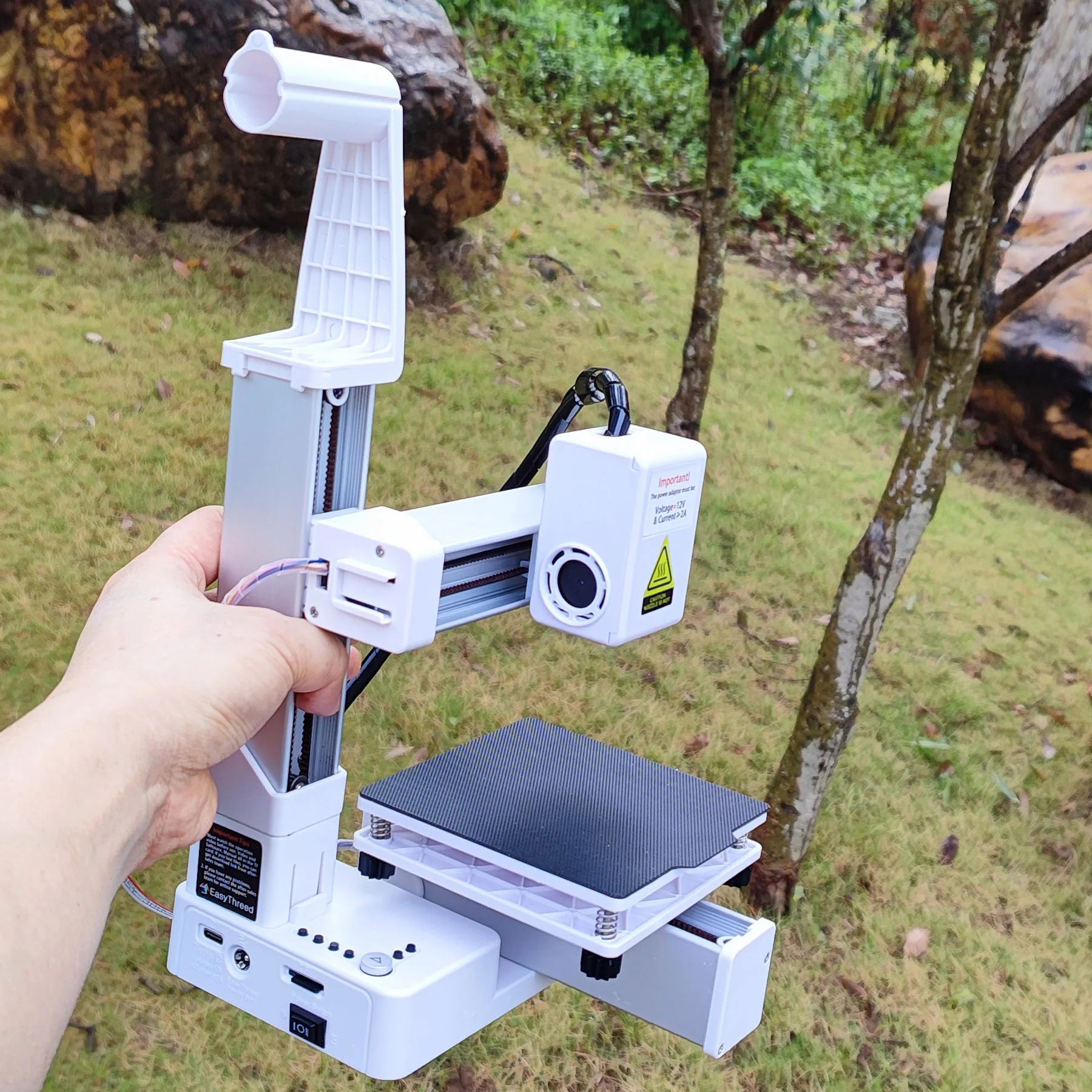 EasyThreed 3D-Drucker Einsteigermodell, kompatibel mit PLA- und TPU-1,75-mm-Filament, inklusive Netzadapter.