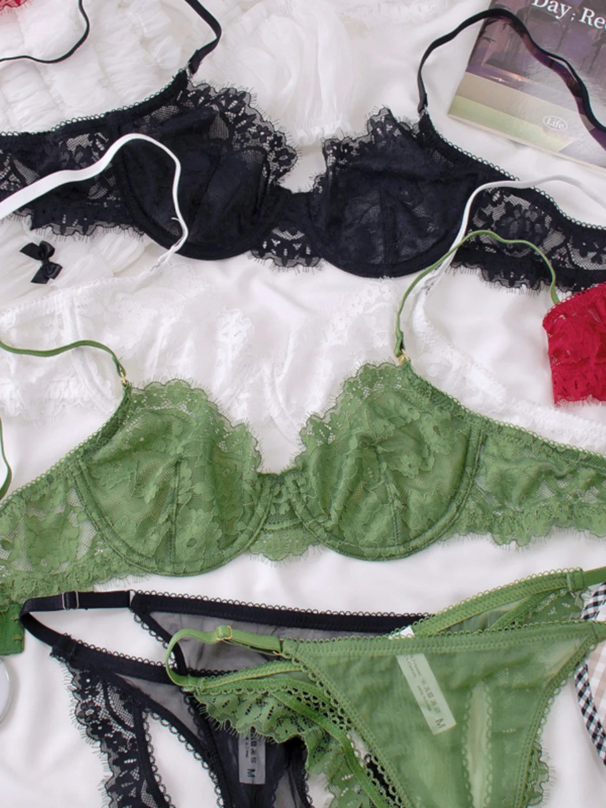 Sexy dünne Spitzen-Dessous-Slips Sets Damen große Größen BHs mit Stahlring durchsichtiges Unterwäsche-Set BH-Set