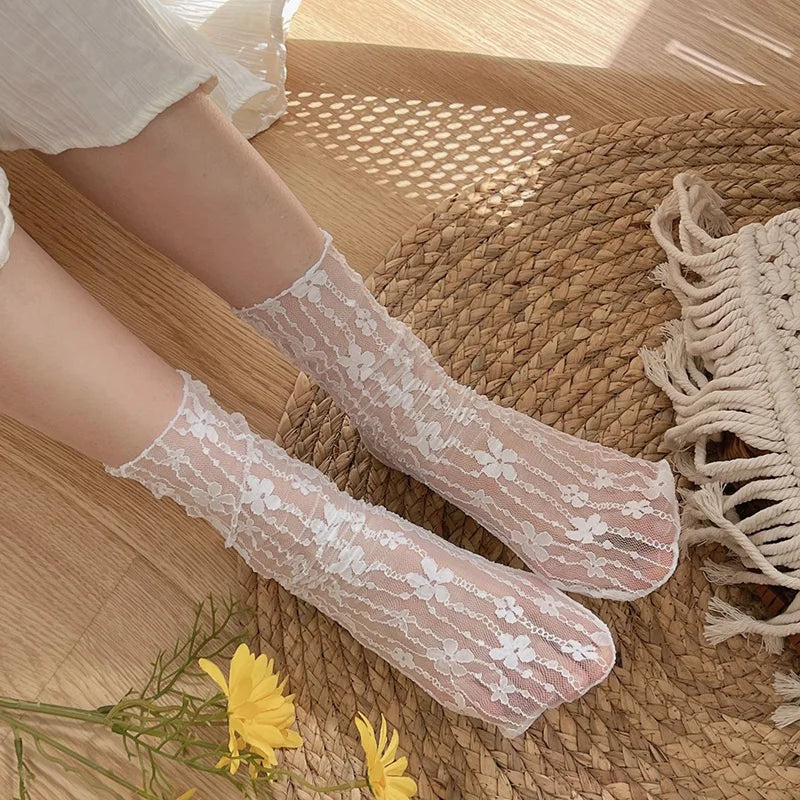Damen Harajuku Kawaii Atmungsaktive Transparente Blumen-Spitzensocken Süße Mesh-Fischnetzsocken Weiche Lustige Socken Strumpfwaren