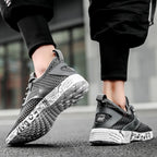 Sommer Herren Schwarze Hohl-Mesh-Sneaker Mode Atmungsaktive Leichte Freizeit-Gehschuhe Bedruckte Sohle Outdoor-Sport-Schuhe