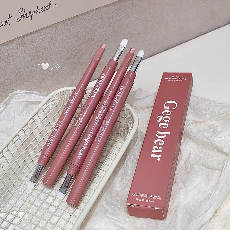 Matter aufhellender Seidenraupen-Stift, Pinkbrauner zweifarbiger Highlighter-Konturschattenstift mit Detail-Verblendpinsel für Augen-Make-up
