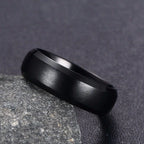 Vnox Personalisierter Edelstahlring mit abgeschrägter Kante und gebürsteter Mitte für Herren und Damen, schwarzer Ehering, individueller Namensbuchstaben-Datum-Ring