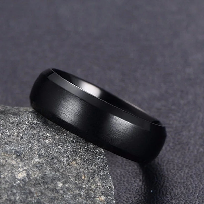 Vnox Personalisierter Edelstahlring mit abgeschrägter Kante und gebürsteter Mitte für Herren und Damen, schwarzer Ehering, individueller Namensbuchstaben-Datum-Ring