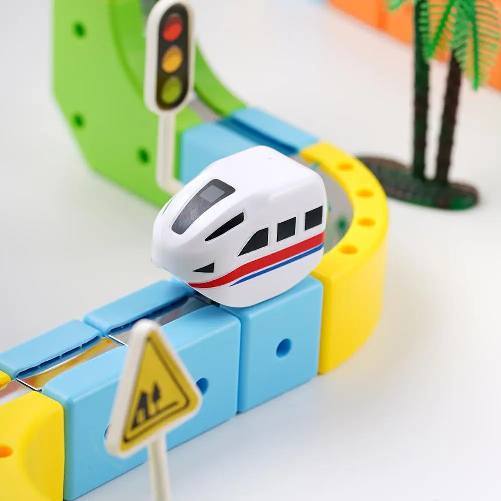 Magnetische elektrische Eisenbahnlokomotive Holzschiene Slot Diecast Eisenbahn mit zwei Waggons Holzzug Kinderspielzeug Biro Schiene