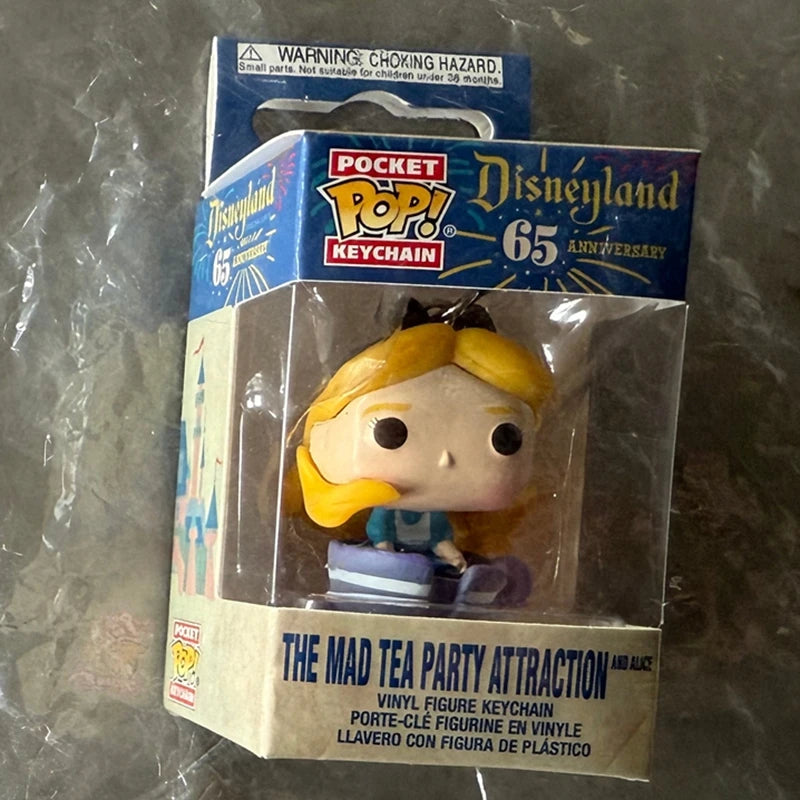 FUNKO Schlüsselanhänger Alice NEUESTE Ankunft Disneyland 65. Jubiläum Alice Teeparty Actionfigur Sammlerstücke Modell Spielzeug für Geschenke