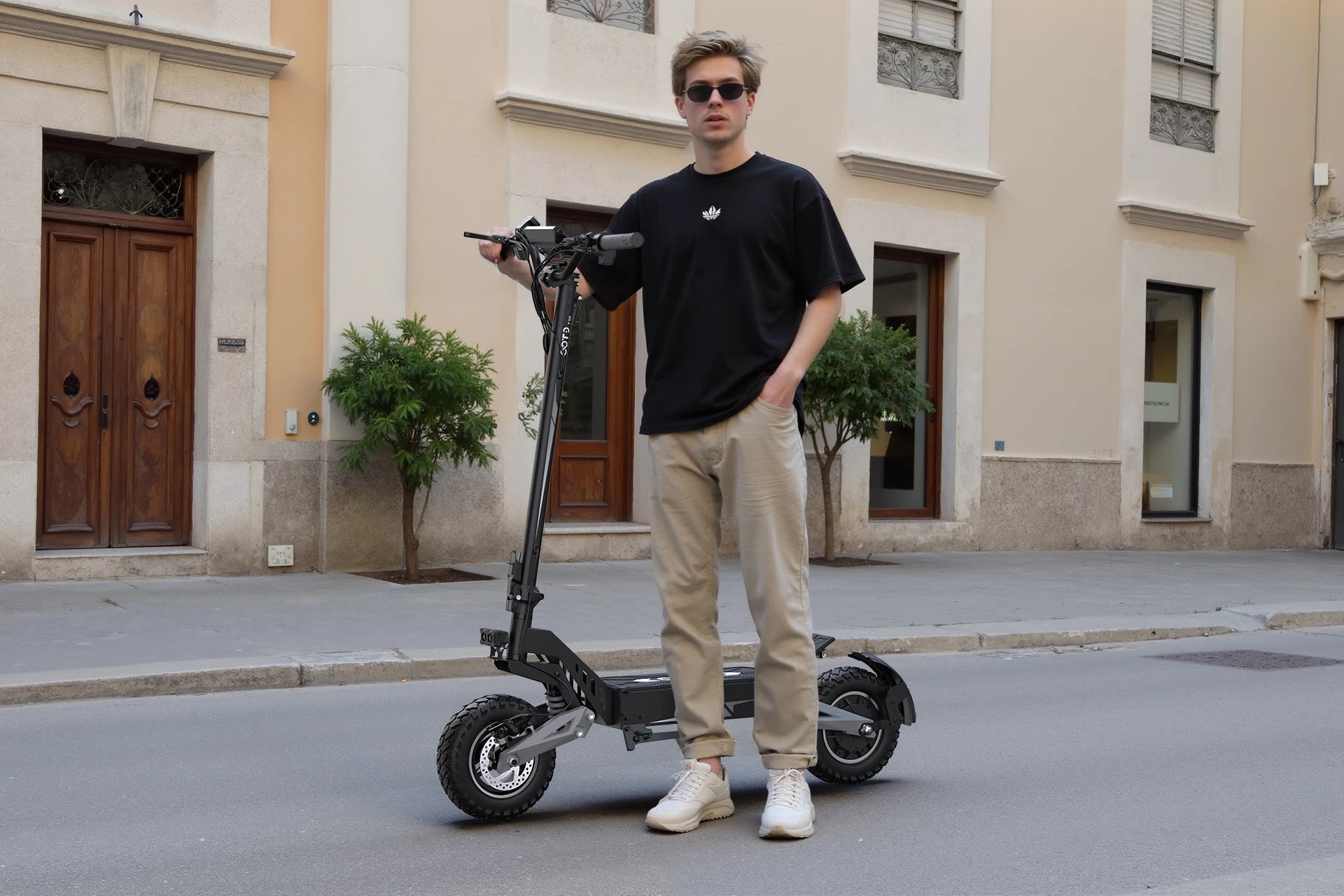T10 Tragbarer E-Scooter 900W Spitzenleistung 48V 13.5/18 Ah Akku Elektroroller für Erwachsene 11 Zoll Offroad-Reifen Elektroroller