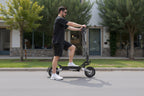 T10 Tragbarer E-Scooter 900W Spitzenleistung 48V 13.5/18 Ah Akku Elektroroller für Erwachsene 11 Zoll Offroad-Reifen Elektroroller