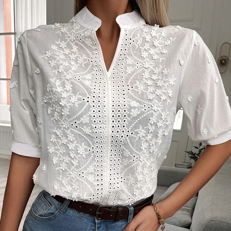 Sommer Blumenstickerei Spitzenbluse Mode Damen V-Ausschnitt Freizeitshirt Chic Kurzarm Hohl-Out Oberteile Elegante Blusen 24350